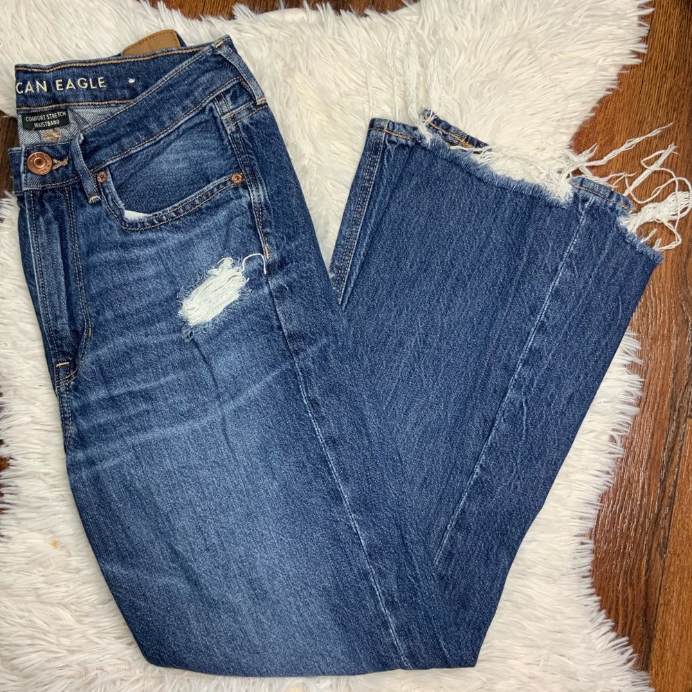 American Eagle 90s Flare Distressed Raw Hem Jeans Size 4 Short